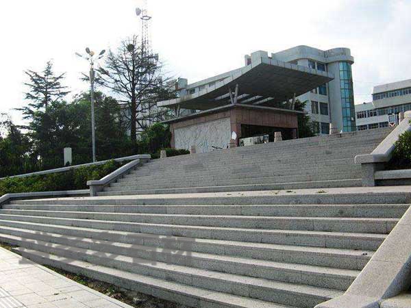 什(shi)麼是路(lu)邊石